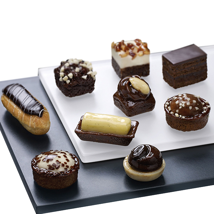 48 Petits fours black &amp; white