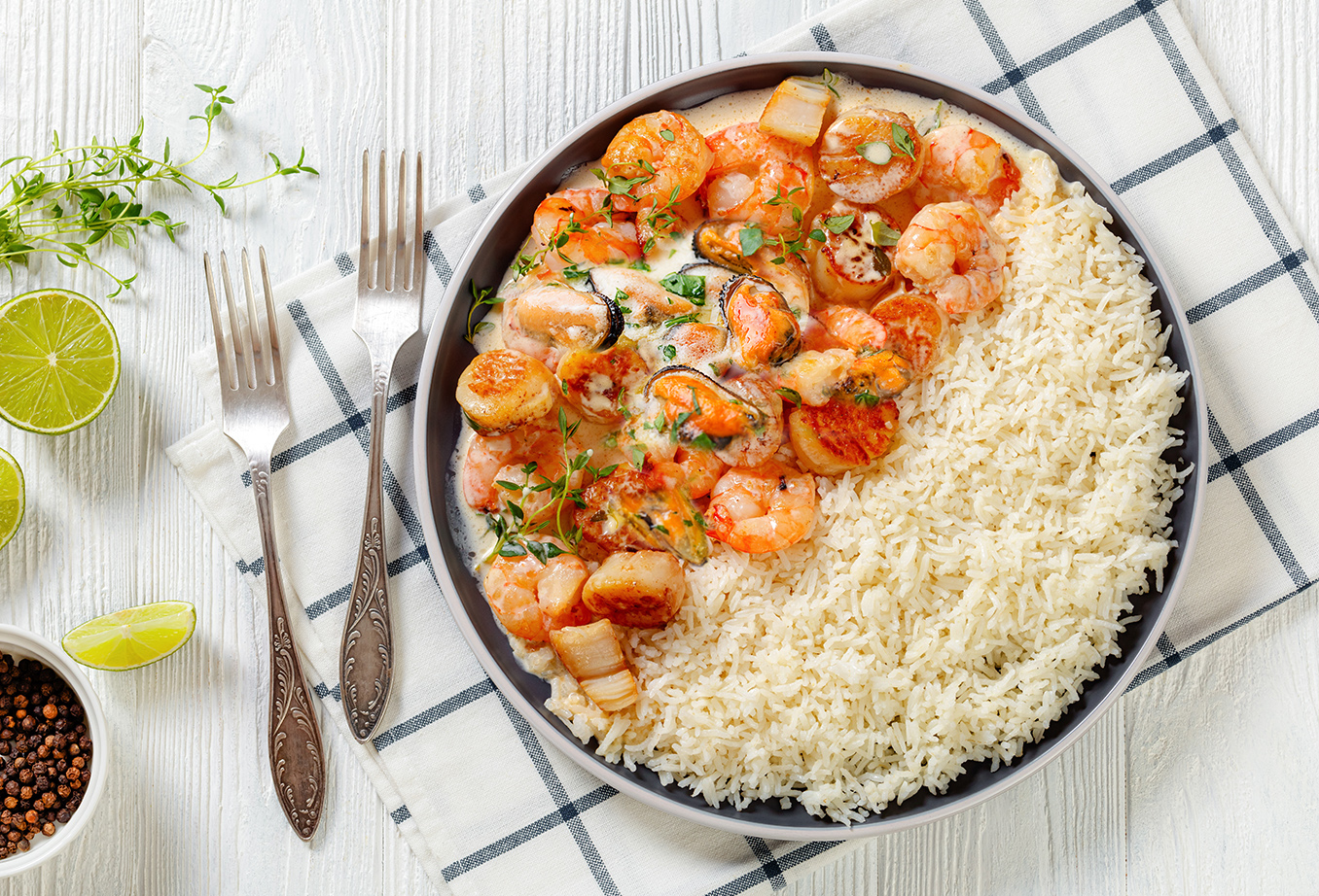 Les fruits de mer et riz à la crème